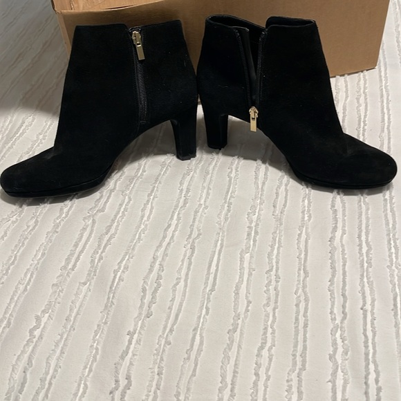 EUC Rockport Suede Booties - size 8 - Picture 7 of 10